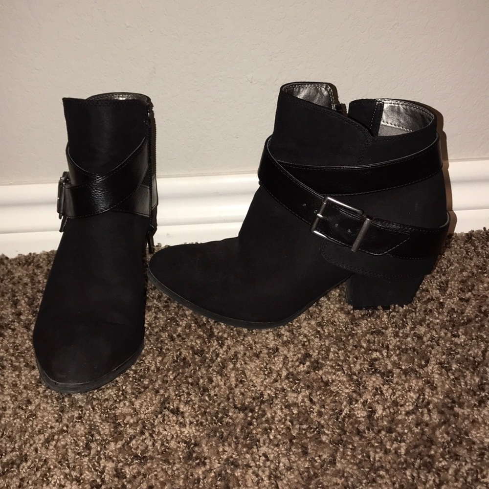 Shoes - Picture 2 of 3